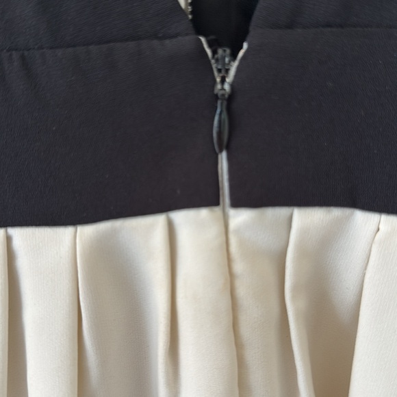 Jill Jill Stuart Gown w/Plunging Neckline Gown Size 0 - Picture 8 of 11